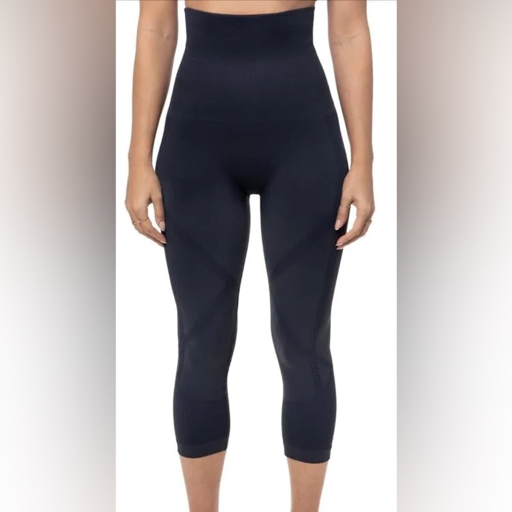 Belly Bandit’s Mother Tucker Active Capri Leggings - Black